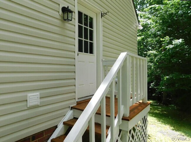 Building Photo - 6912 Deer Run Ln