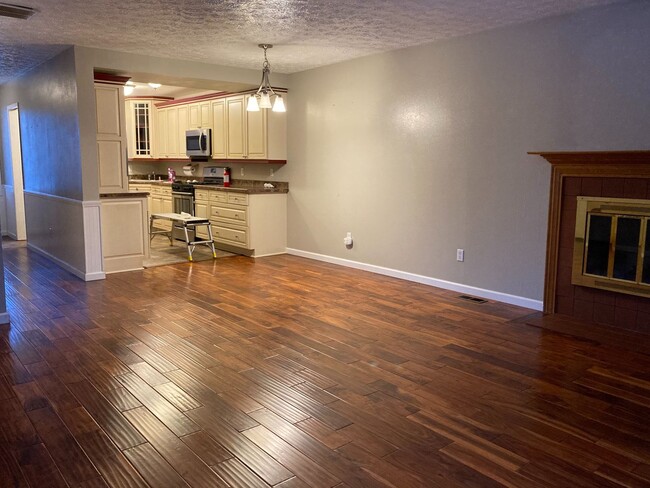 Foto del edificio - 3 Bedroom, 2.5 Bath Townhouse off Johns Ro...