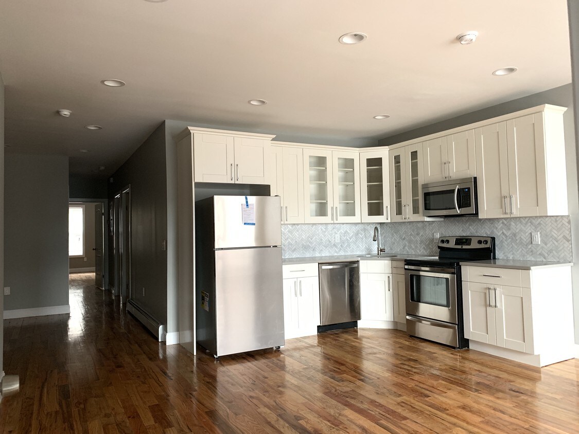 Foto principal - 2242 Cedar Ave