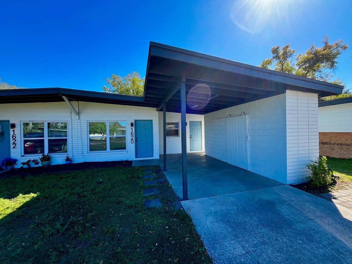 Primary Photo - Cozy 3/1 duplex with modern upgrades