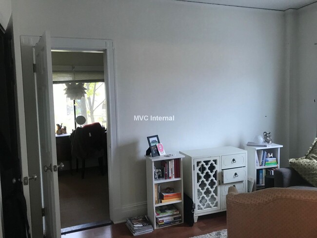 Foto del edificio - Nicely located 1 bed unit located right ne...