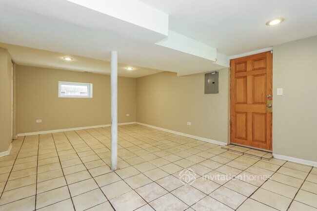 Foto del edificio - 2445 N Newland Ave