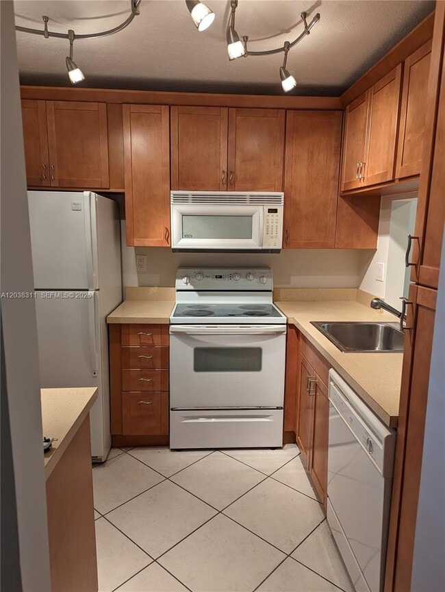 Building Photo - 9460 Tangerine Pl