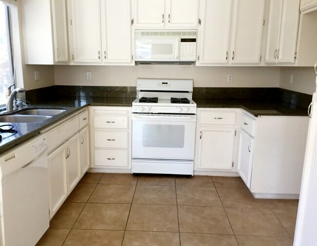 Foto del edificio - 1073 Barnes Cir