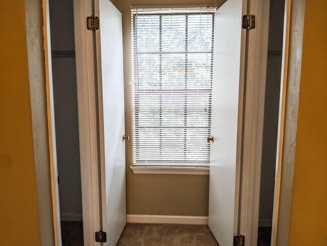 Building Photo - 3724 Rockbrook Ct