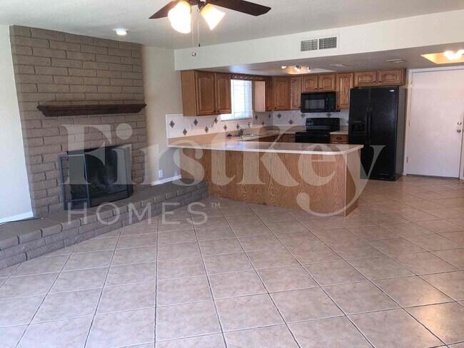 Foto del edificio - 3672 W Windrose Dr