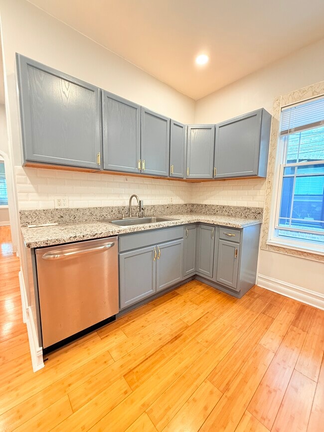 Building Photo - 3255 N Kenneth Ave
