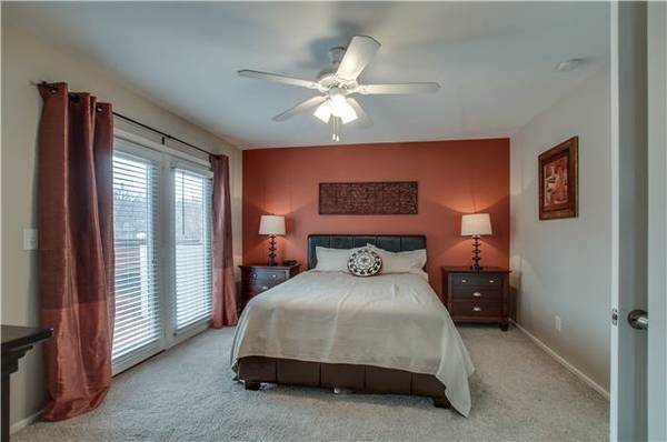 Master Bedroom - 940 Gale Ln