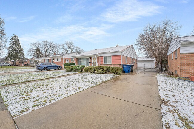Building Photo - 31095 Steinhauer St