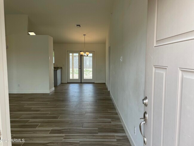 Foto del edificio - 6758 W Mountain View Rd