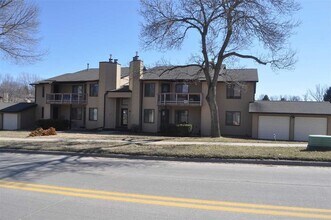 Building Photo - 2050 Holiday Rd