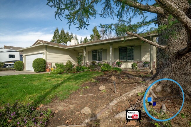 Building Photo - Oakwood Drive 3bd on corner lot with great...