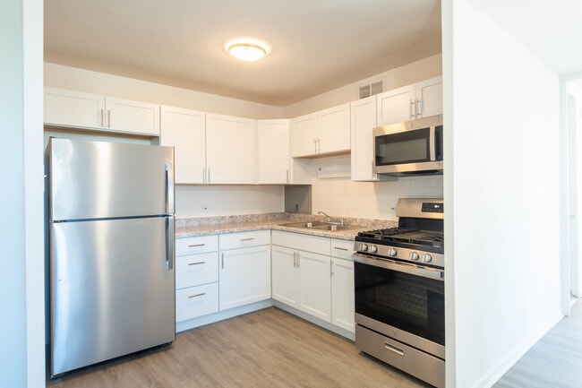 Building Photo - 1401 E 55th St