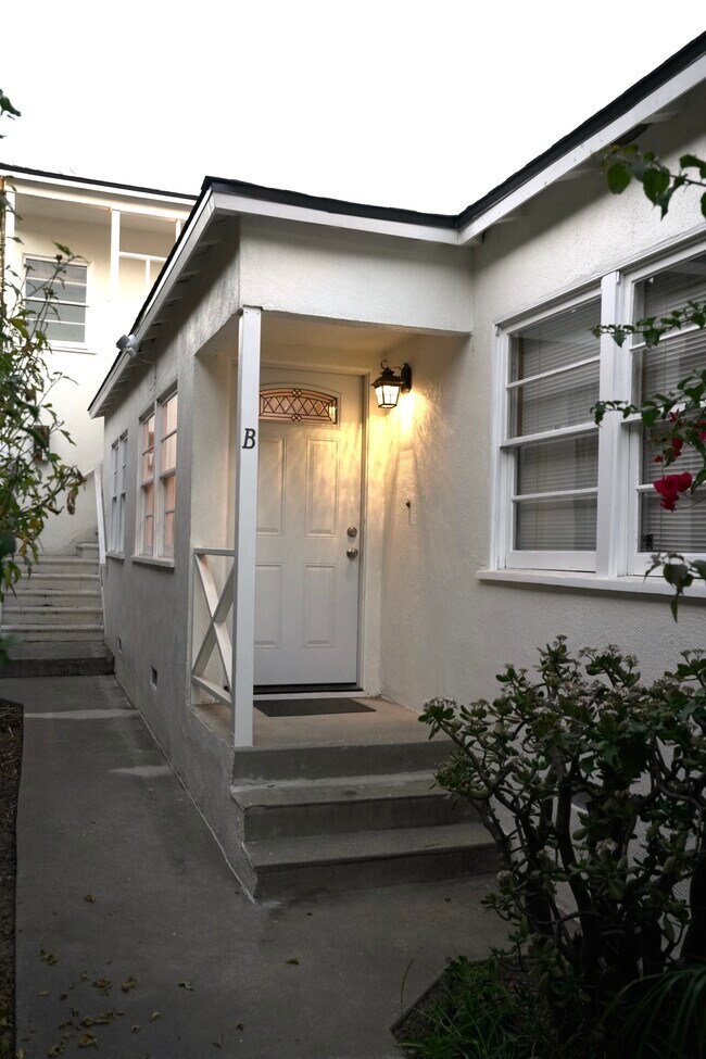Building Photo - 929 Marine St