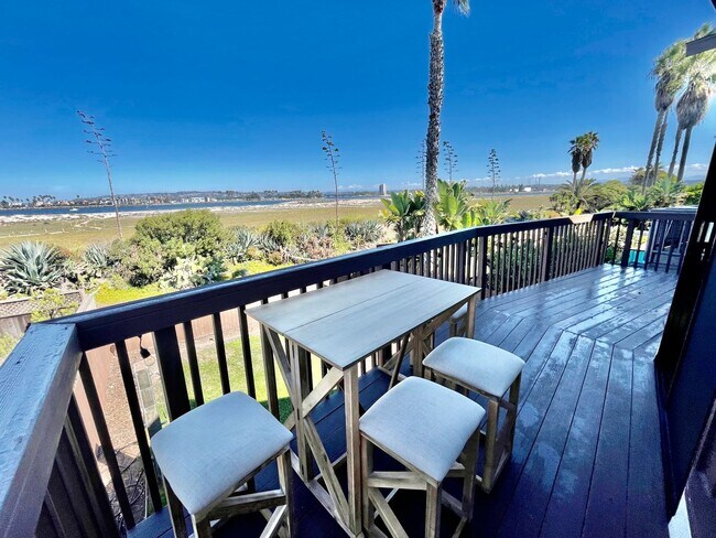Foto del edificio - Furnished Beach front House in OB One Month Minimum Rental