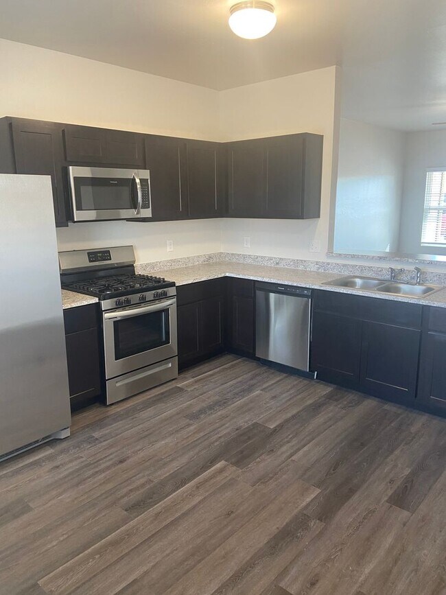 Building Photo - *Pre-leasing* Three Bedroom | Two Bathroom...