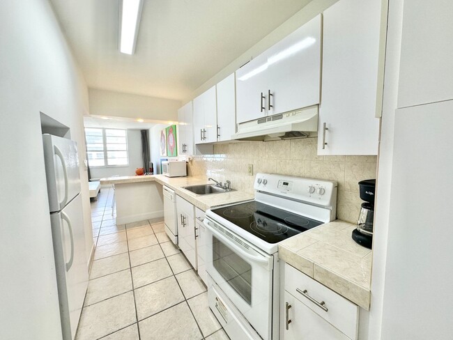 Foto del edificio - Amazing location: Close to Lincoln & the b...