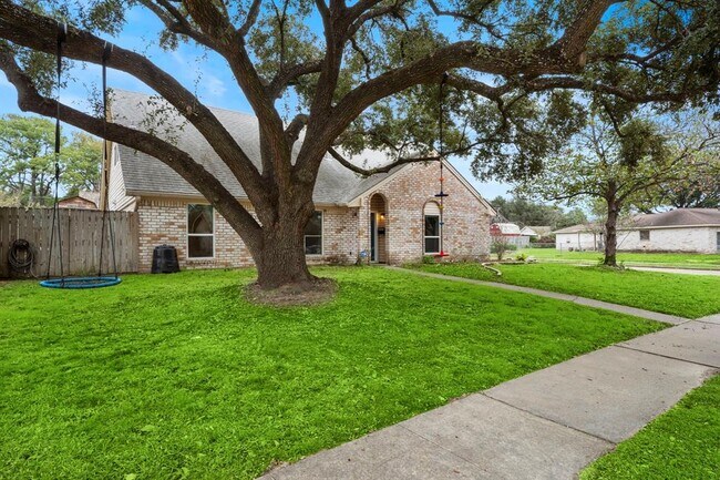 Building Photo - 6202 Golden Forest Dr