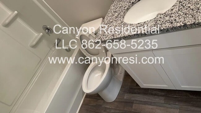 Foto del edificio - 559 Dayspring Dr