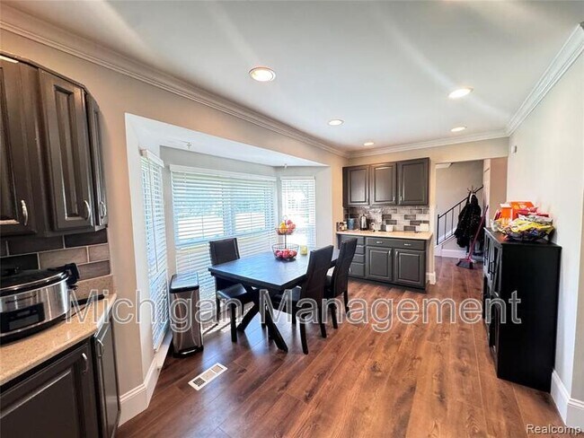 Foto del edificio - 5203 Forestdale Ct