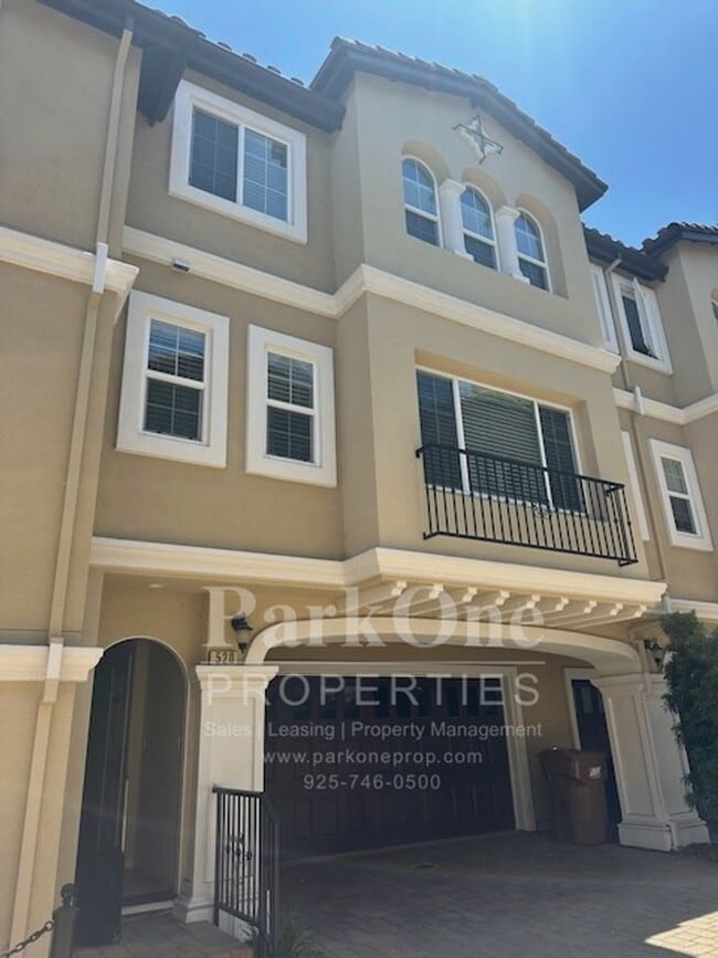 Nicely Updated Townhouse Close to Downtown - Nicely Updated Townhouse Close to Downtown
