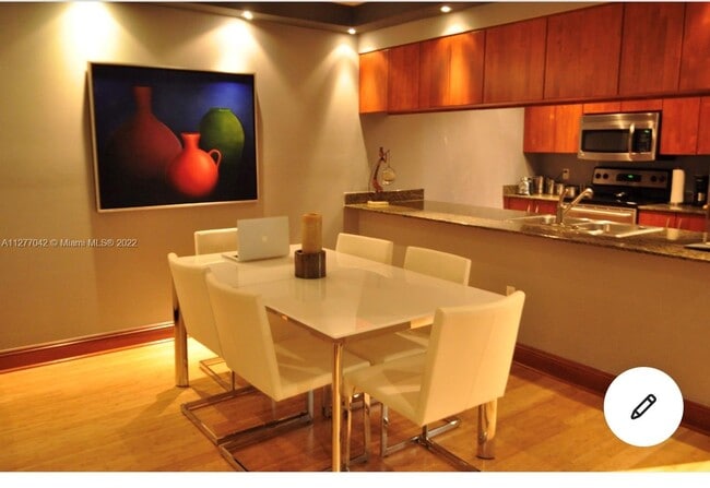 Building Photo - 1200 Brickell Bay Dr