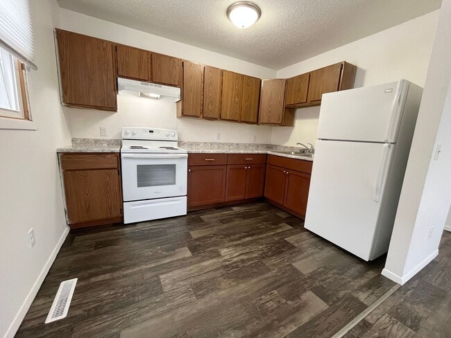 Building Photo - 312 N Spring Ave