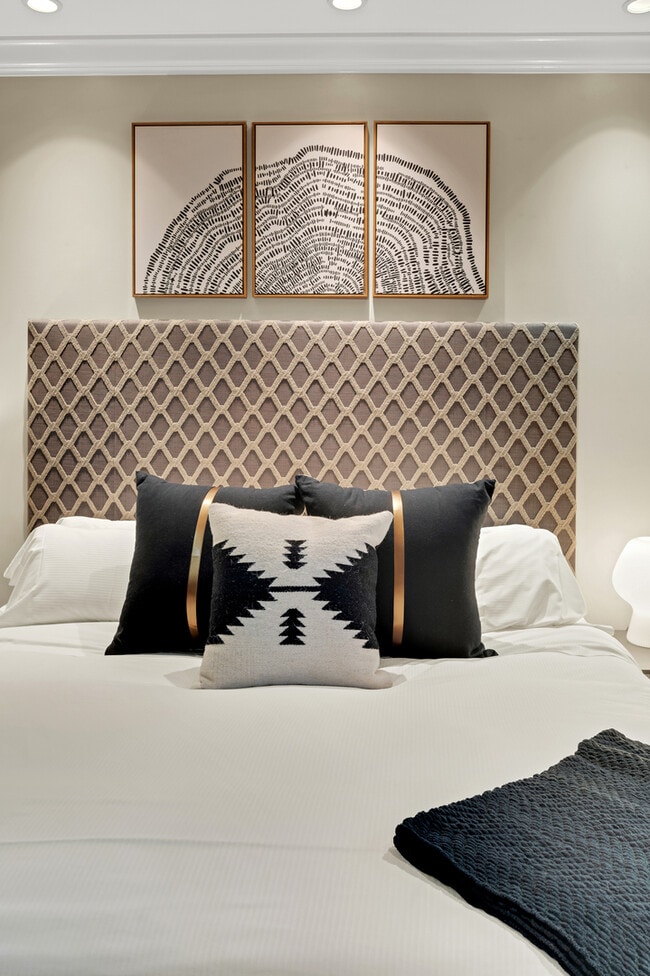 Building Photo - 70 E Walton St