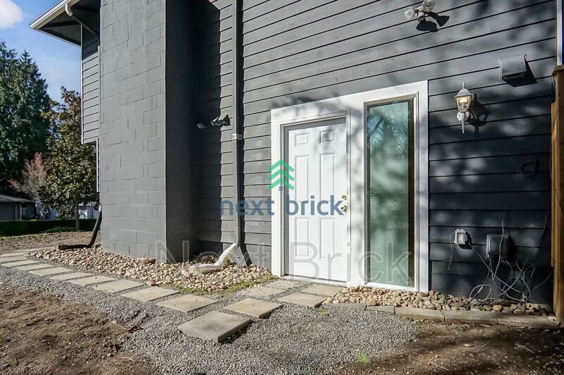 Primary Photo - 11138 NE 129th St