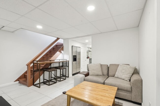Building Photo - 3459 Beechwood Blvd