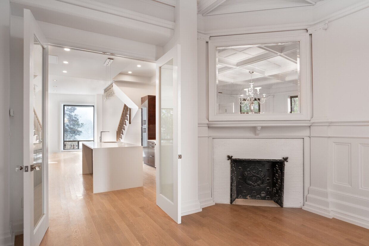 Primary Photo - 311 W 91st St