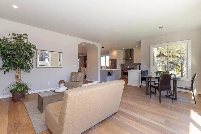 Foto del edificio - 764 Hillcrest Dr