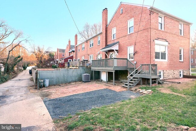 Foto del edificio - 51 Briarwood Rd