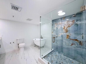 Building Photo - 2480 Presidential Way