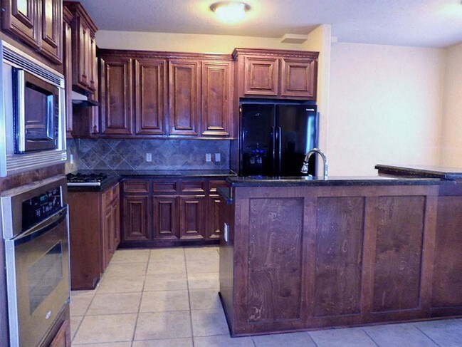 Kitchen/Dining - 2905 Baer St