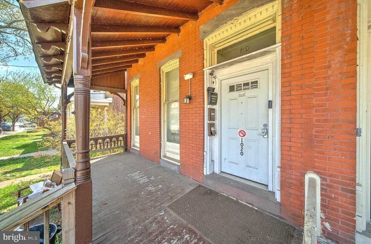 Photo - 1020 W Main St