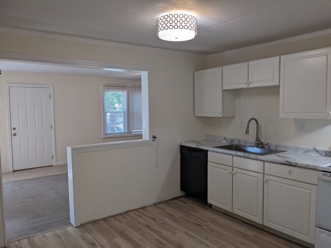 kitchen - 306 E Northview Ave