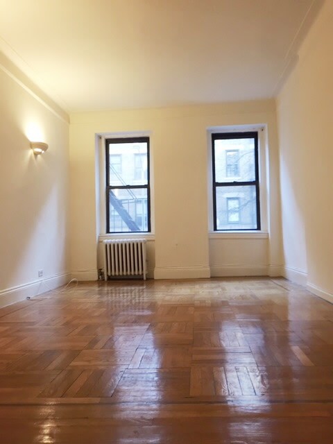 Primary Photo - 590 2nd Ave