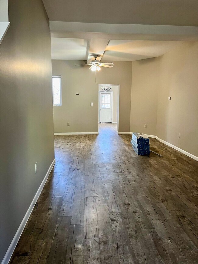 Foto del edificio - *** Amazing Apartment in Mt. Washington * Pet Friendly * Duplex style * Available Now * Spacious ...