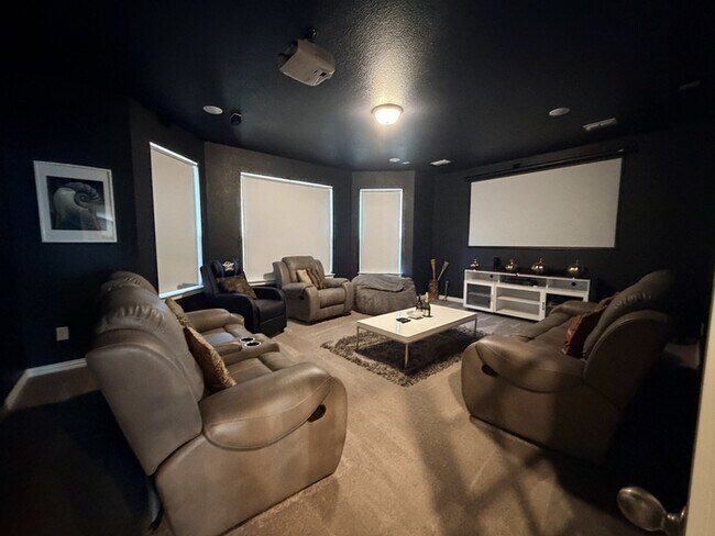 Foto del edificio - 1309 Starlight Ave