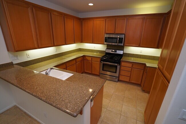 Building Photo - Creekside 3 Bedroom Rental Home in Valencia!