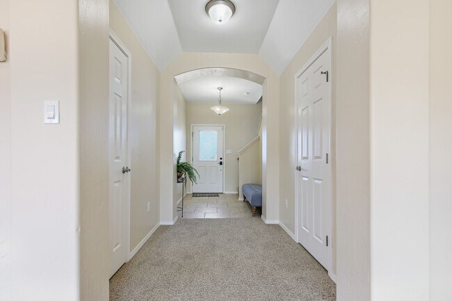 Foto del edificio - Cozy 4 bedroom home with Solar Panels