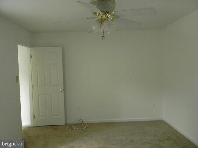 Building Photo - 279 Greenleaf Cir