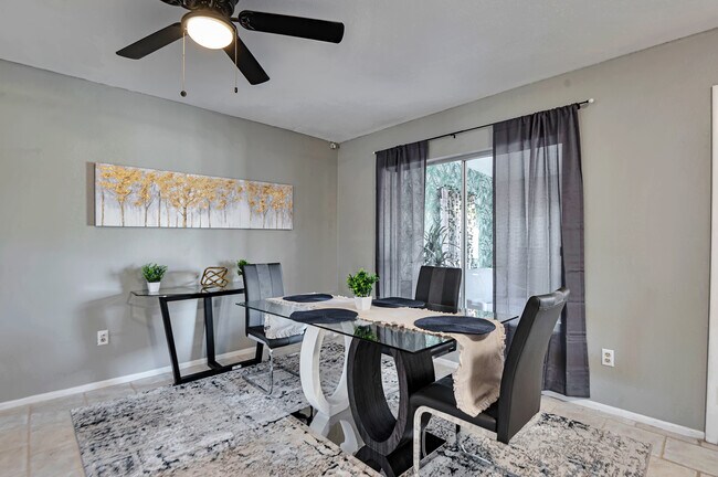 Dining room - 1016 W Fogal Way