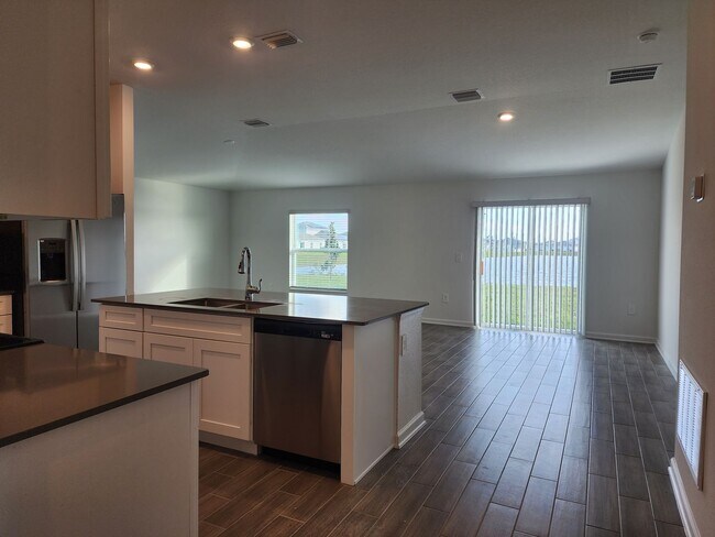 Foto del edificio - Solar-Powered Home with Water Views