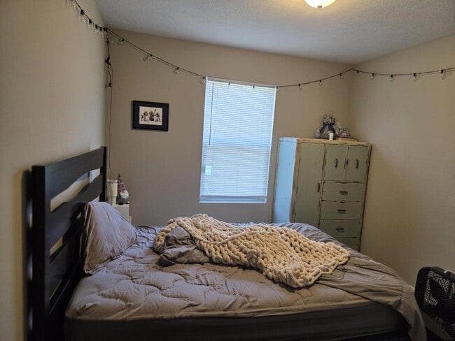 Building Photo - 5859 Geranium Ln