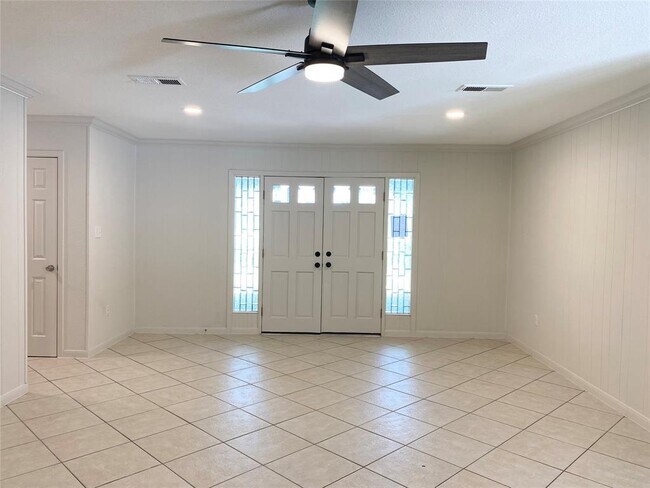 Building Photo - 26411 Maplewood Dr
