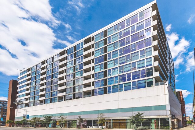 Building Exterior - Day - 630 N Franklin St