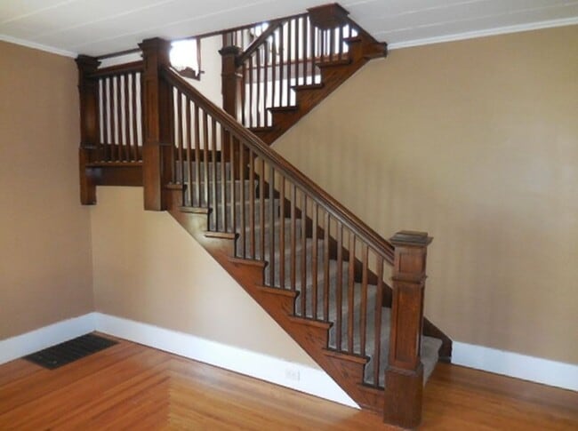 Building Photo - 120 W 10th St