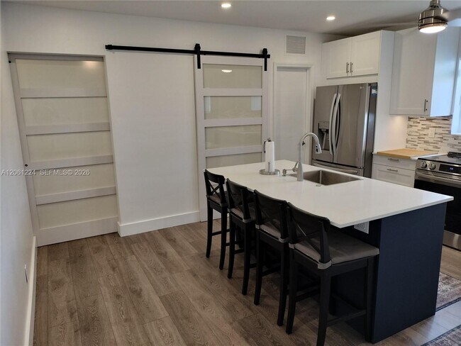 Foto del edificio - 2700 SW 28th Ct